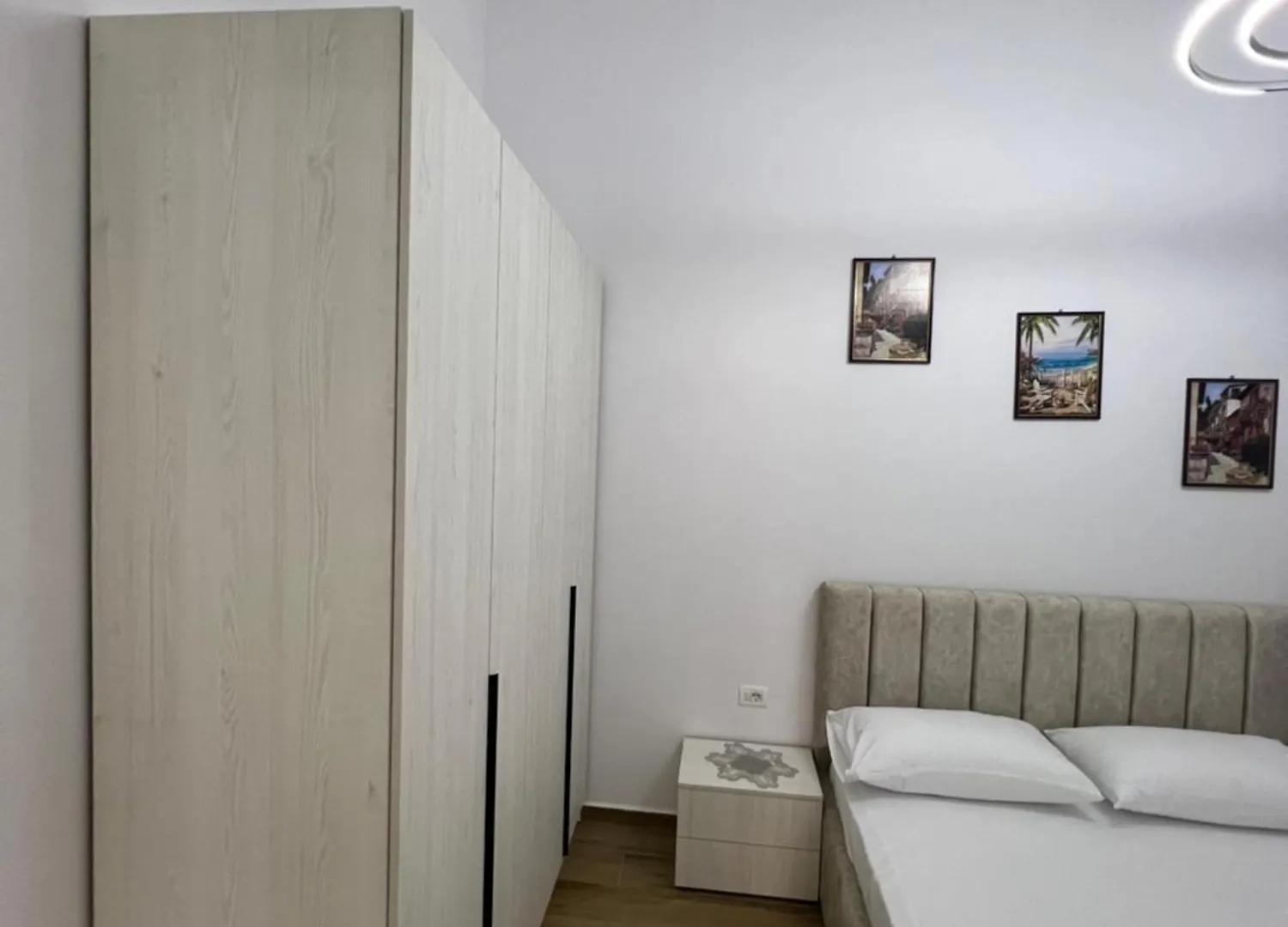 Hilltop Suites Fier Apartment