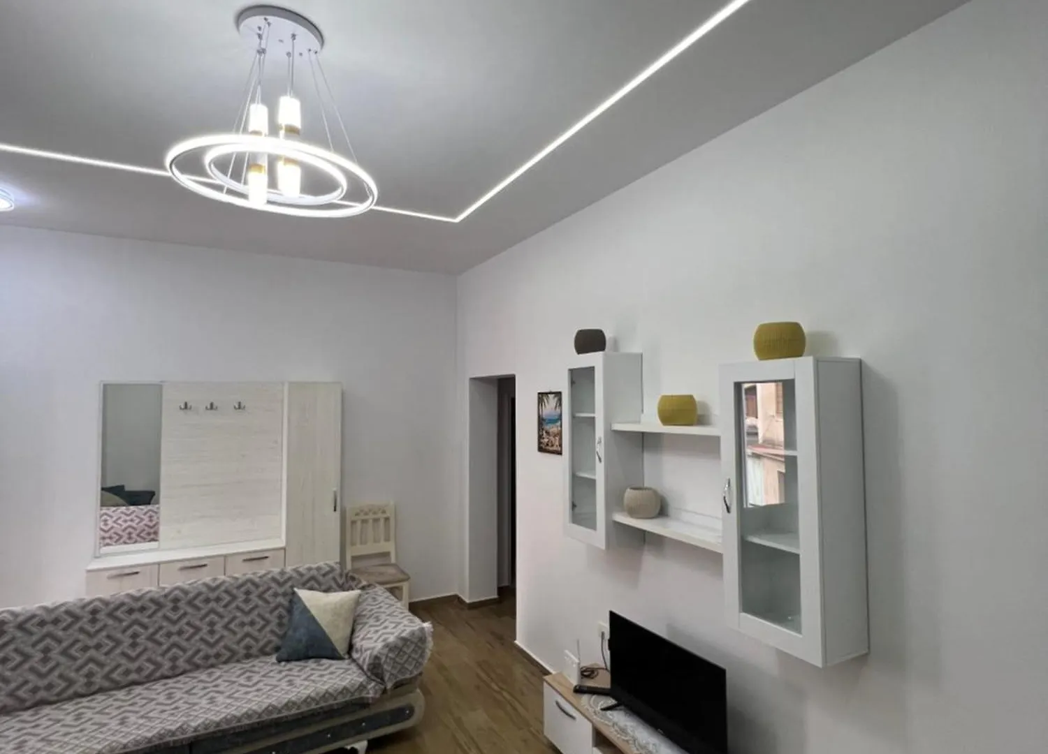 Hilltop Suites Fier 0*,