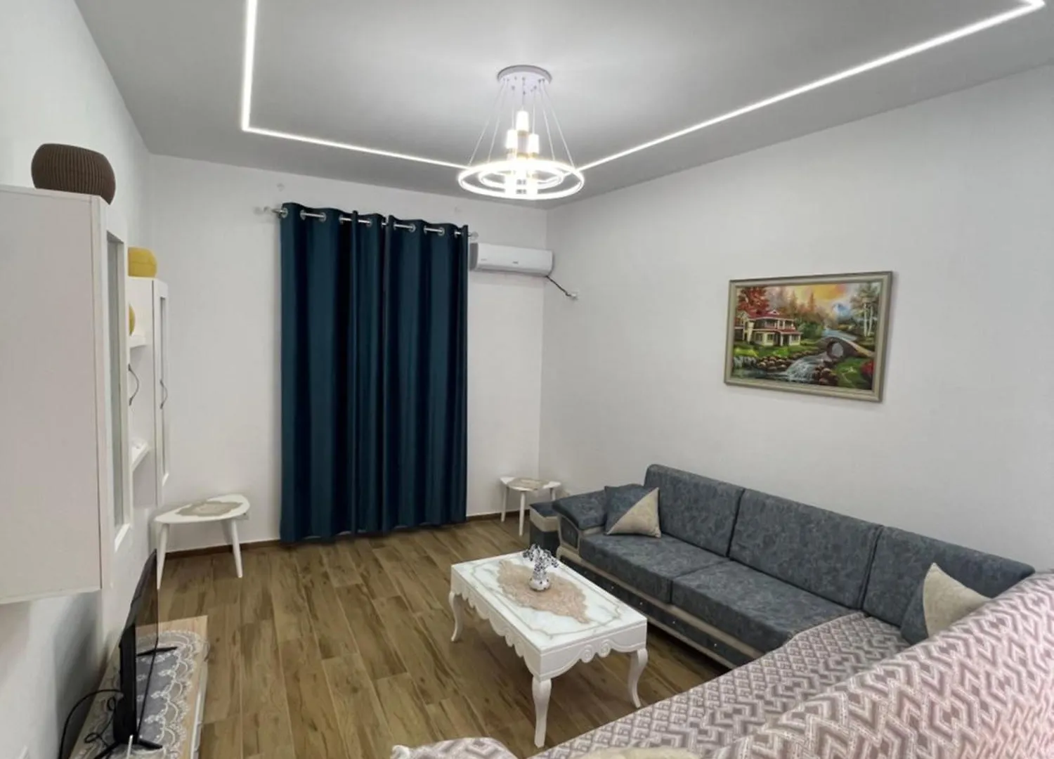 Hilltop Suites Fier Apartment