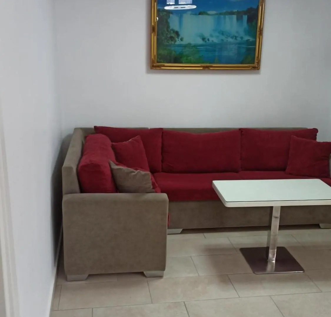 Hilltop Suites Fier 0*,